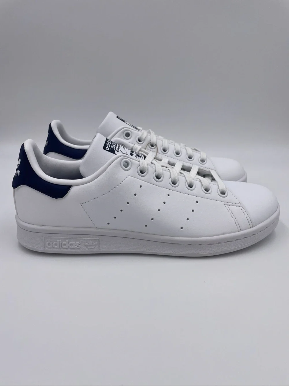 adidas Stan Smith Women’s White Sneakers with Navy Heel Tab NWT Women’s 8
